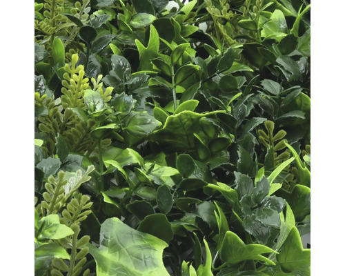 Umělá zelená stěna z rostlin pro vnitřní i venkovní použití.