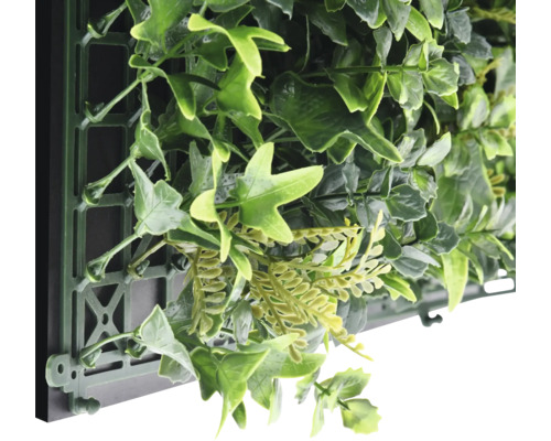 Umělá zelená rostlinná stěna s různými listy pro vnitřní použití