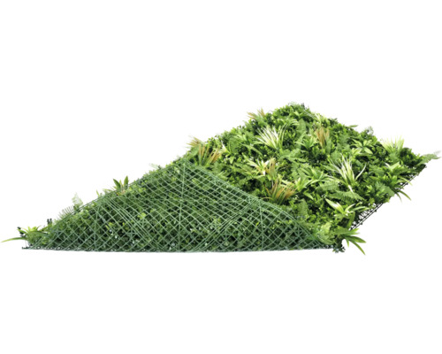 Umělá travní rohož s různými umělými rostlinami