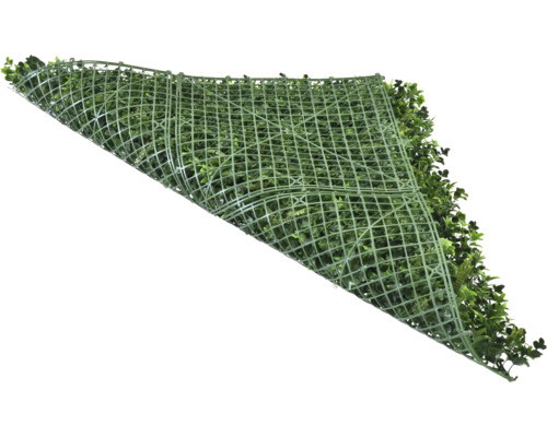 Umělý živý plot se zelenými listy a mřížkovou strukturou