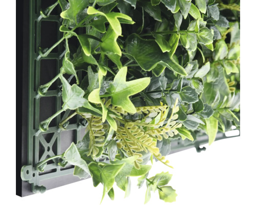 Umělá rostlinná stěna se zelenými listy