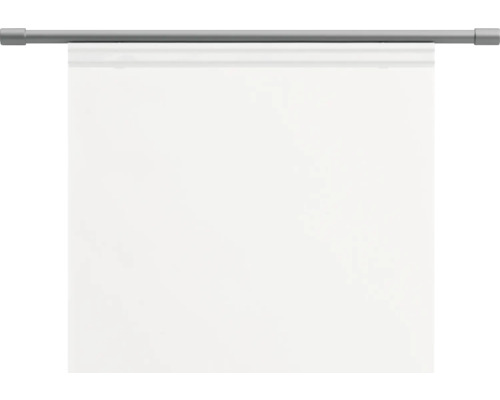 Bílé plátno na šedé tyči