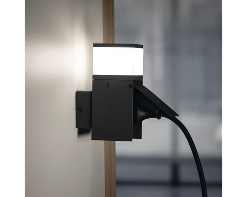 Černá nástěnná nabíjecí stanice se světlem a kabelem