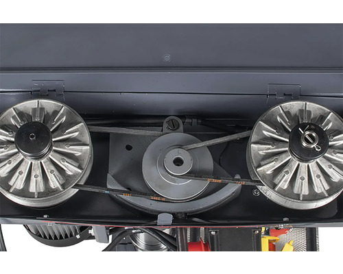 Detail řemenového pohonu sloupové vrtačky