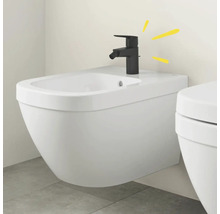 Bíly závěsný bidet s černou baterií