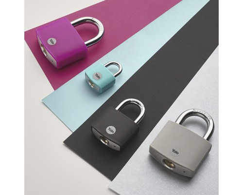 Různobarevné visací zámky značky Yale