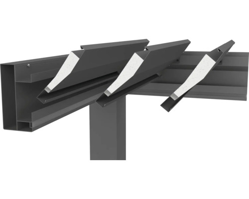 Detailní pohled na šedé zastřešení terasy s lamelami