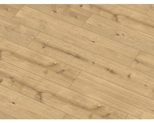 Položená laminátová podlaha se vzhledem dřeva.