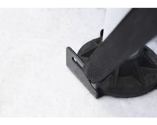 Detailní záběr upevňovacího materiálu s popruhem