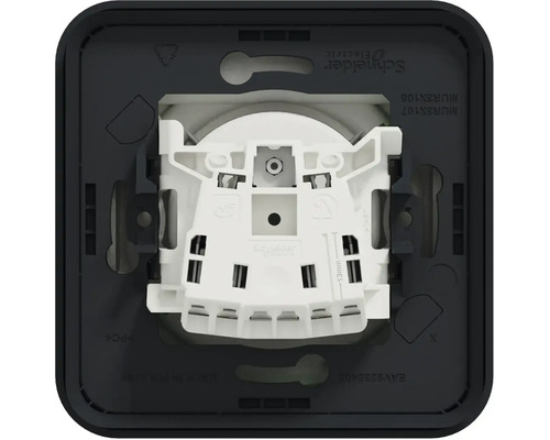 Pohled zezadu na spínač