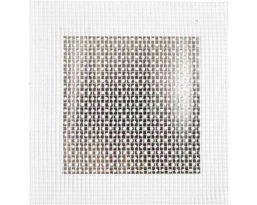 Čtvercová tkanina ze skelných vláken s perforacemi pro zpevnění omítky.