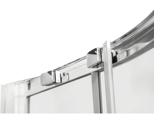 Detail sprchového koutu s posuvnými dveřmi a válečkovým vedením