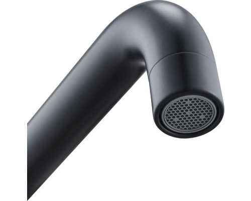 Detail černého vodovodního kohoutku.