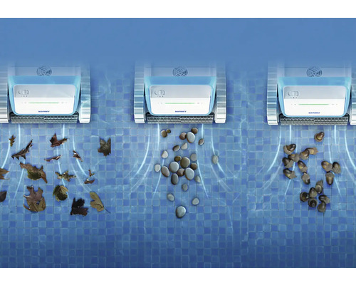 Tři bazénové roboty čistí listy, kameny a nečistoty ze dna bazénu.