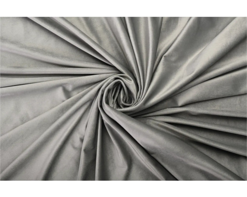 Detail šedé sametové látky ve spirálovém tvaru