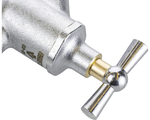 Detailní záběr rohového ventilu s křížovou rukojetí