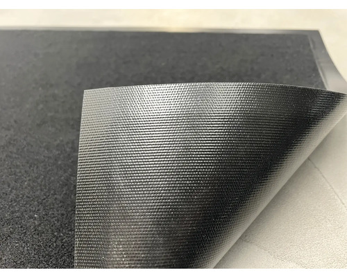 Černá protiskluzová podložka se strukturovaným povrchem