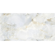 Detailní záběr dlaždice s mramorovým vzhledem.