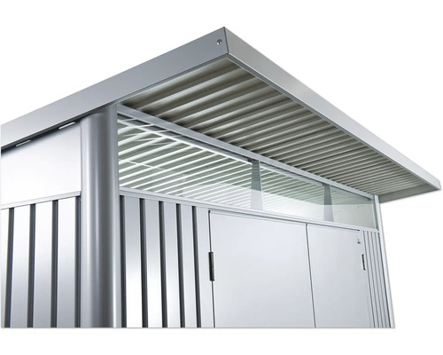 Pohled na zahradní domek s kovovou konstrukcí a lamelovou střechou