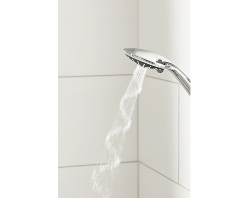 Ruční sprcha s tekoucí vodou