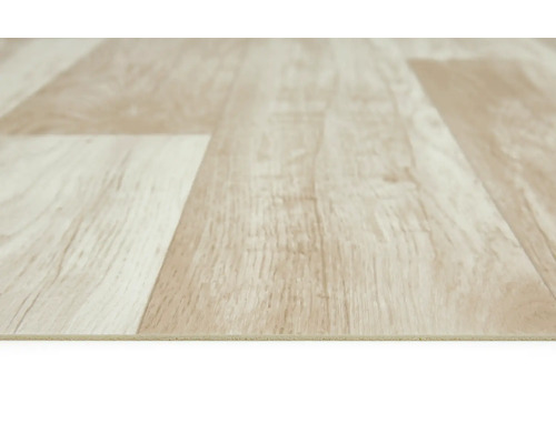 Detail vinylové podlahy s dřevěným vzhledem