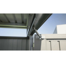 Detail plynové pružiny na zahradním domku.