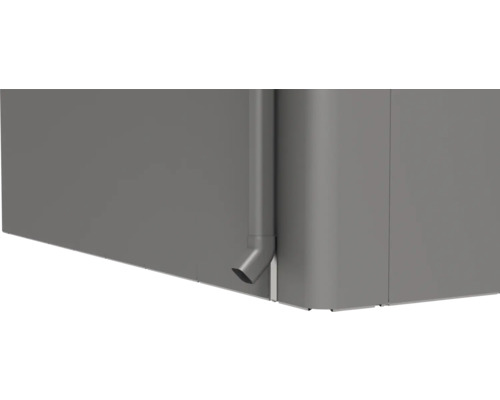 Detailní pohled na sud na dešťovou vodu s odtokem dešťové trubky