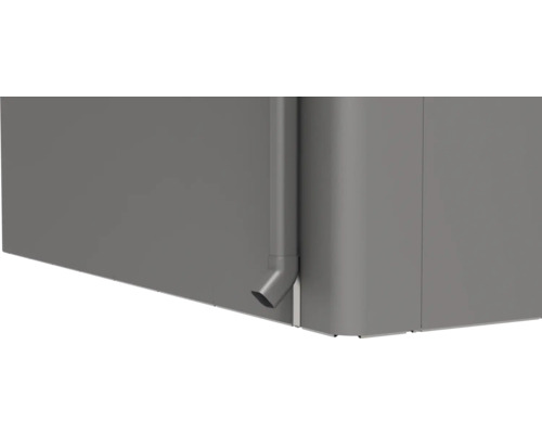 Detailní pohled na nádrž na dešťovou vodu s odpadní trubkou