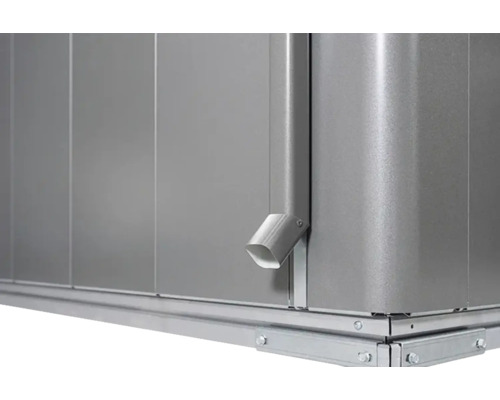 Detailní pohled na šedý kovový zahradní box s okapem