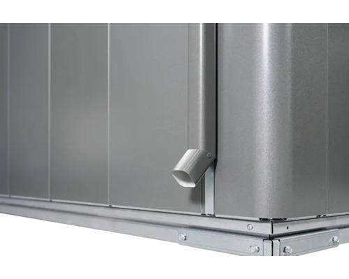 Detail kovové zahradní chatky s okapem