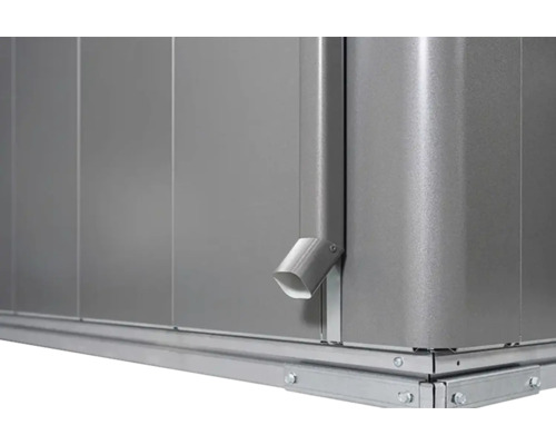 Detail šedého rohu zahradního domku s okapem