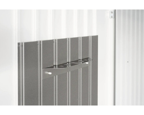 Kovový držák nářadí pro montáž na stěnu v zahradním domku