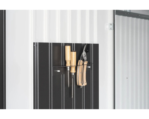 Držák na nářadí se šroubovákem a zahradními nůžkami na panelu na nářadí