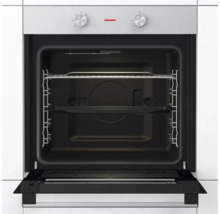 Vestavná trouba s otevřenými dvířky a interiérem s roštem a plechem na pečení