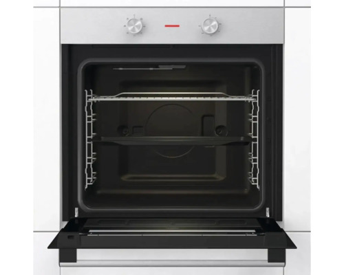 Vestavná trouba s otevřenými dvířky a interiérem s roštem a plechem na pečení