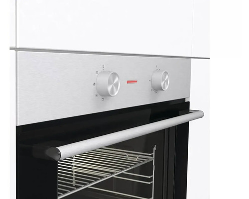 Detail vestavné trouby s otočnými knoflíky a roštem uvnitř