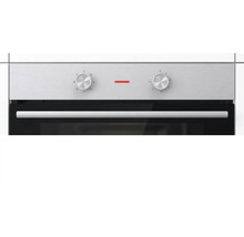 Detail vestavné trouby s otočnými knoflíky a rukojetí