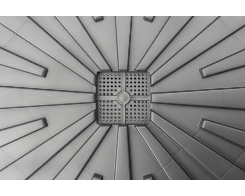 Detailní záběr sprchového žlabu se čtvercovým odtokem