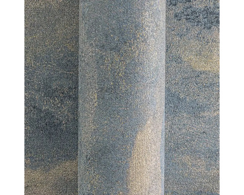 Srolovaný koberec se vzorem