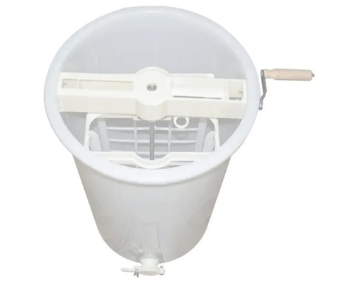 Medomet z plastu s ruční klikou pro sklizeň medu