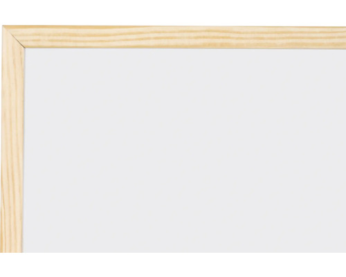 Bílá tabule s dřevěným rámem