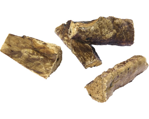 Různé kusy sušené hovězí kůže pro psy