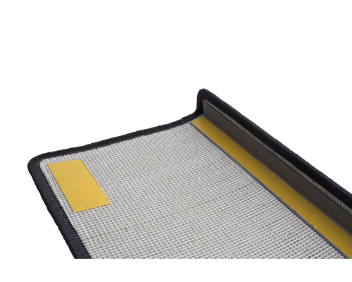 Detail schodu s kobercem