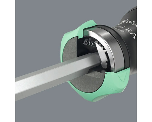 Detailní pohled na šroubovák s ráčnovou funkcí