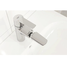 Logo Grohe na umyvadlové baterii s výsuvnou sprchou