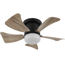 Stropní ventilátor s pěti lopatkami a integrovanou lampou