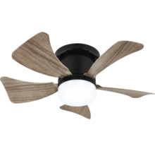 Stropní ventilátor se světlem a lopatkami s dřevěným vzhledem
