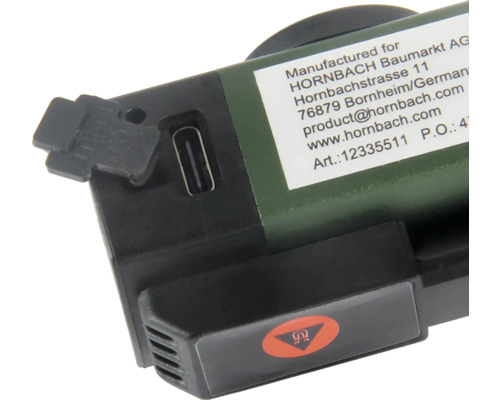 Detailní pohled na lampu s USB portem a výstražným symbolem