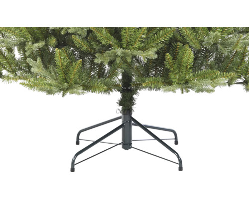 Detail umělého vánočního stromku s kovovou základnou