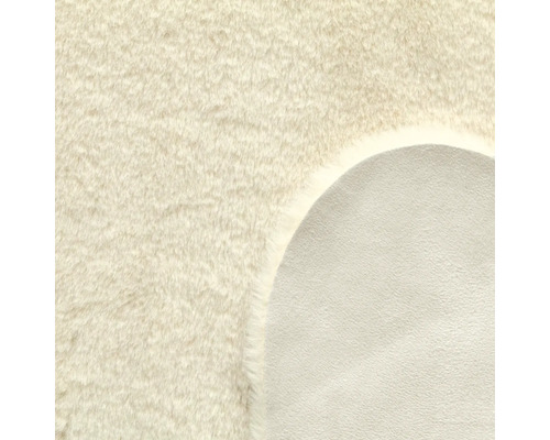 Detailní pohled na koberec s měkkým povrchem